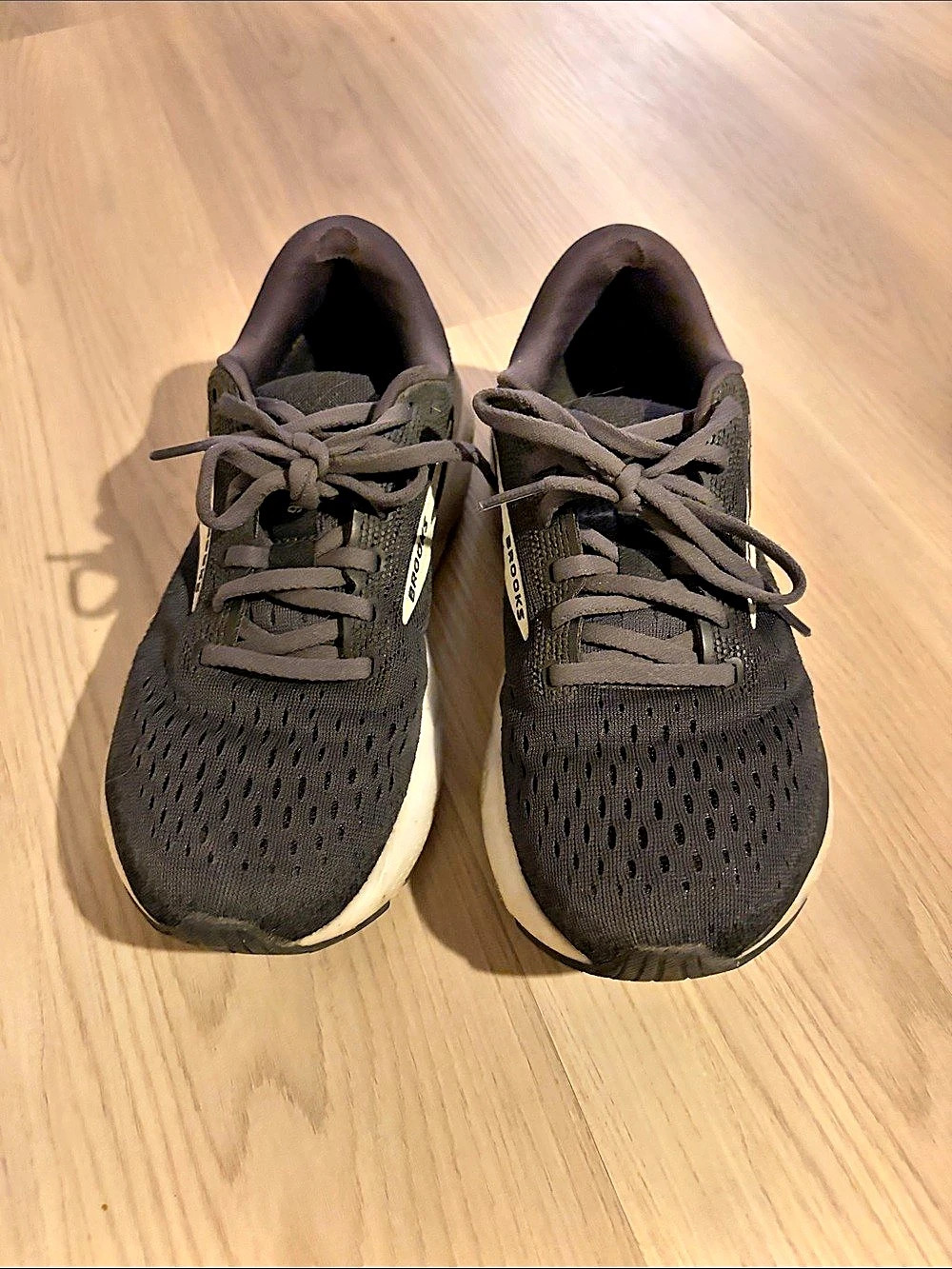 Brooks Ghost 16 Women's Athletic Shoes Black & White